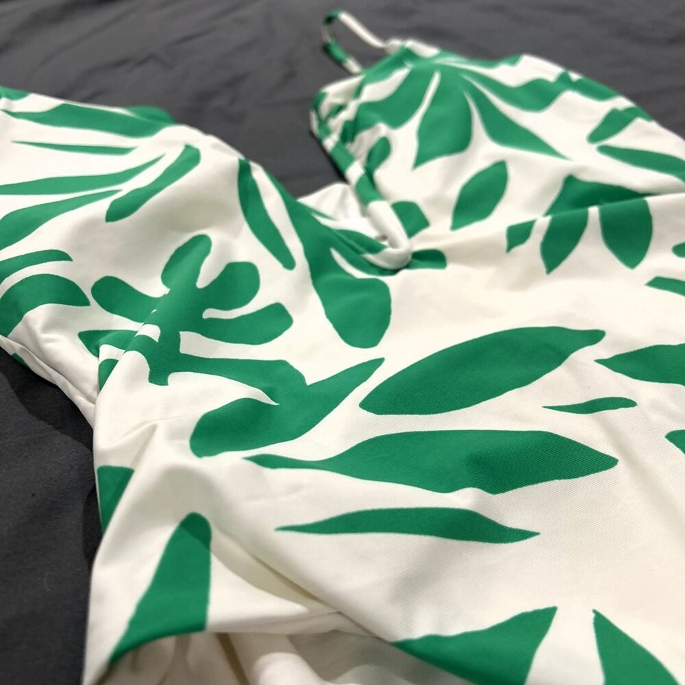 New🩱Gianni Bini - Tropical V-Wire Plunge One Piece Swimsuit - SZ M
